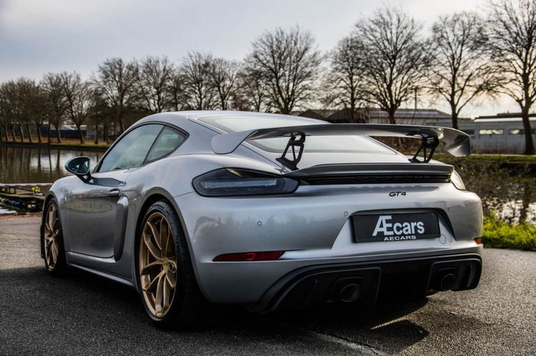 Porsche 718 Cayman GT4