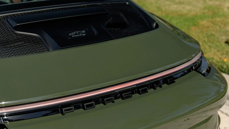 Porsche 992 GT3 Touring