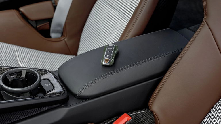 Porsche 992 GT3 Touring