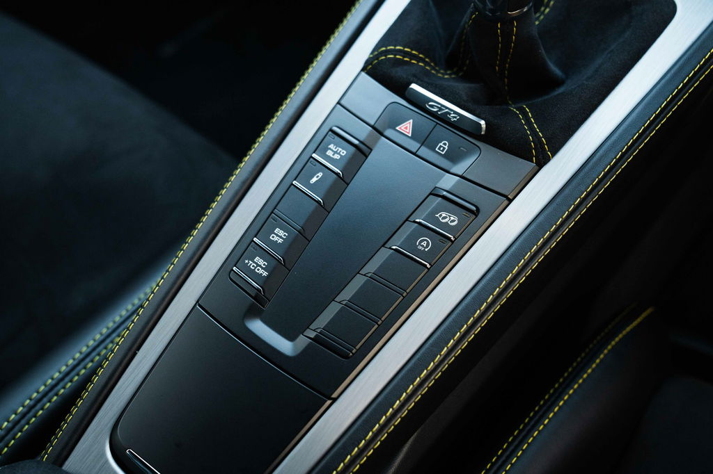 Porsche 718 Cayman GT4