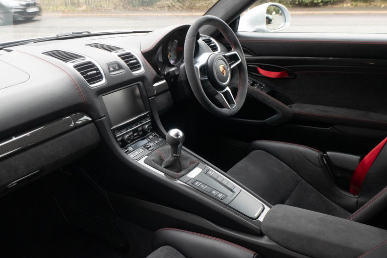 Porsche 981 Cayman GT4