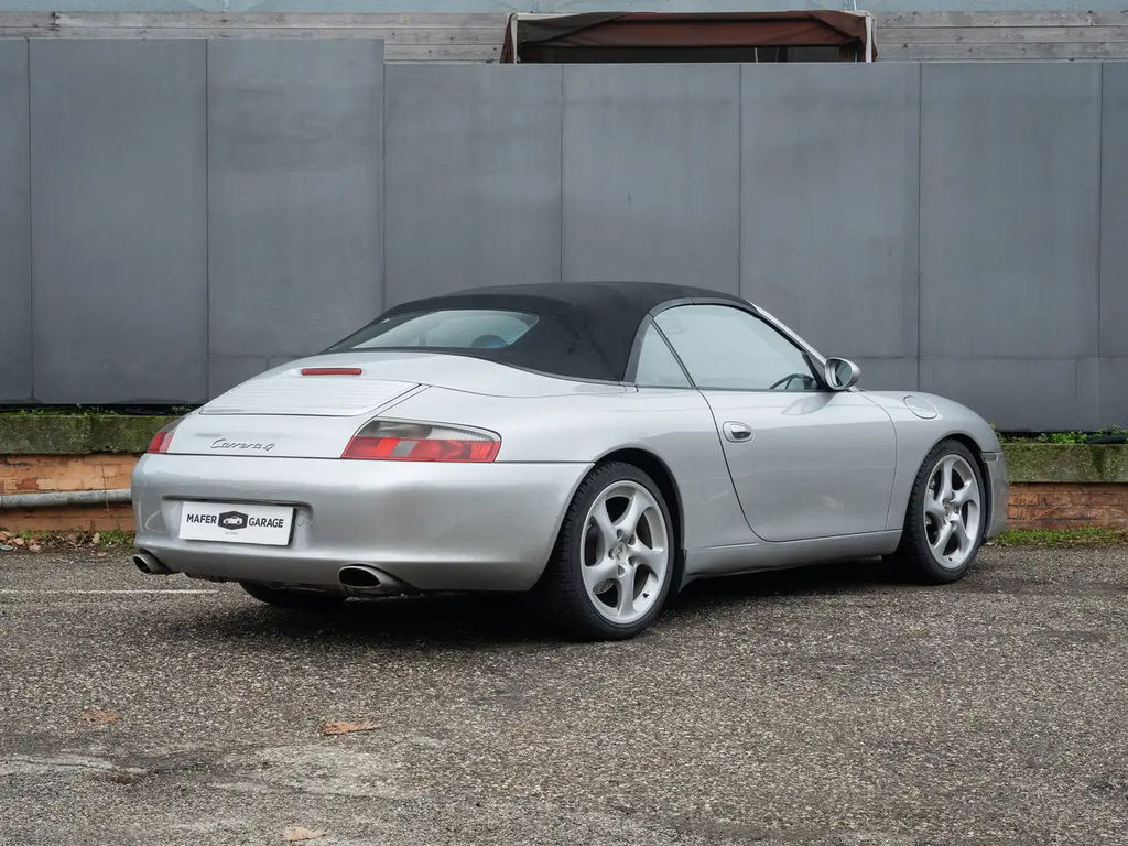 Porsche 996 Carrera 4