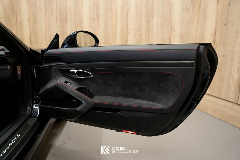 Porsche 991 Carrera 4 GTS