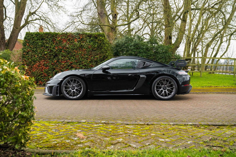 Porsche 718 Cayman GT4 RS