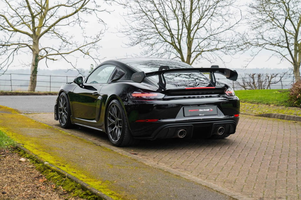 Porsche 718 Cayman GT4 RS
