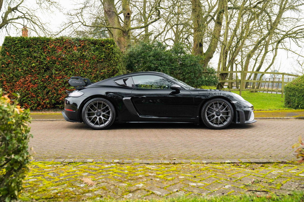 Porsche 718 Cayman GT4 RS
