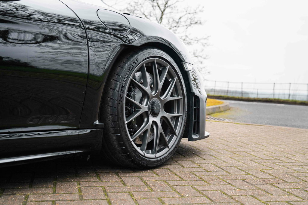 Porsche 718 Cayman GT4 RS