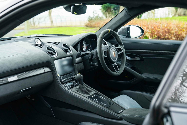 Porsche 718 Cayman GT4 RS