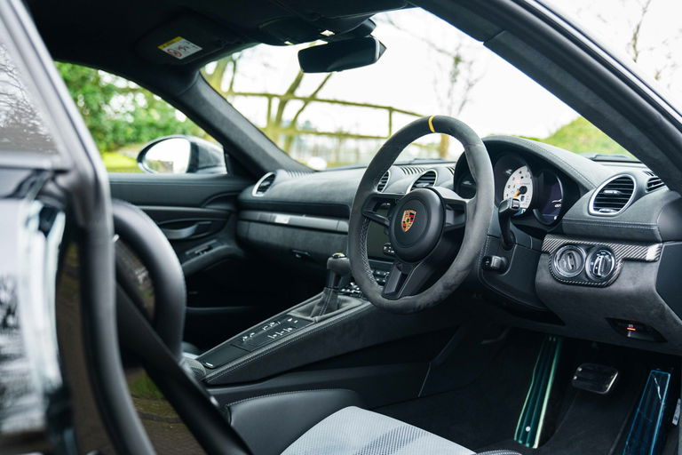 Porsche 718 Cayman GT4 RS
