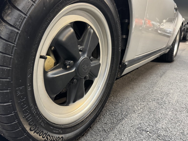 Porsche 911 Carrera 3.2 (US)