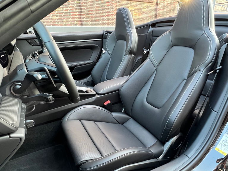 Porsche 992 Carrera 4 GTS