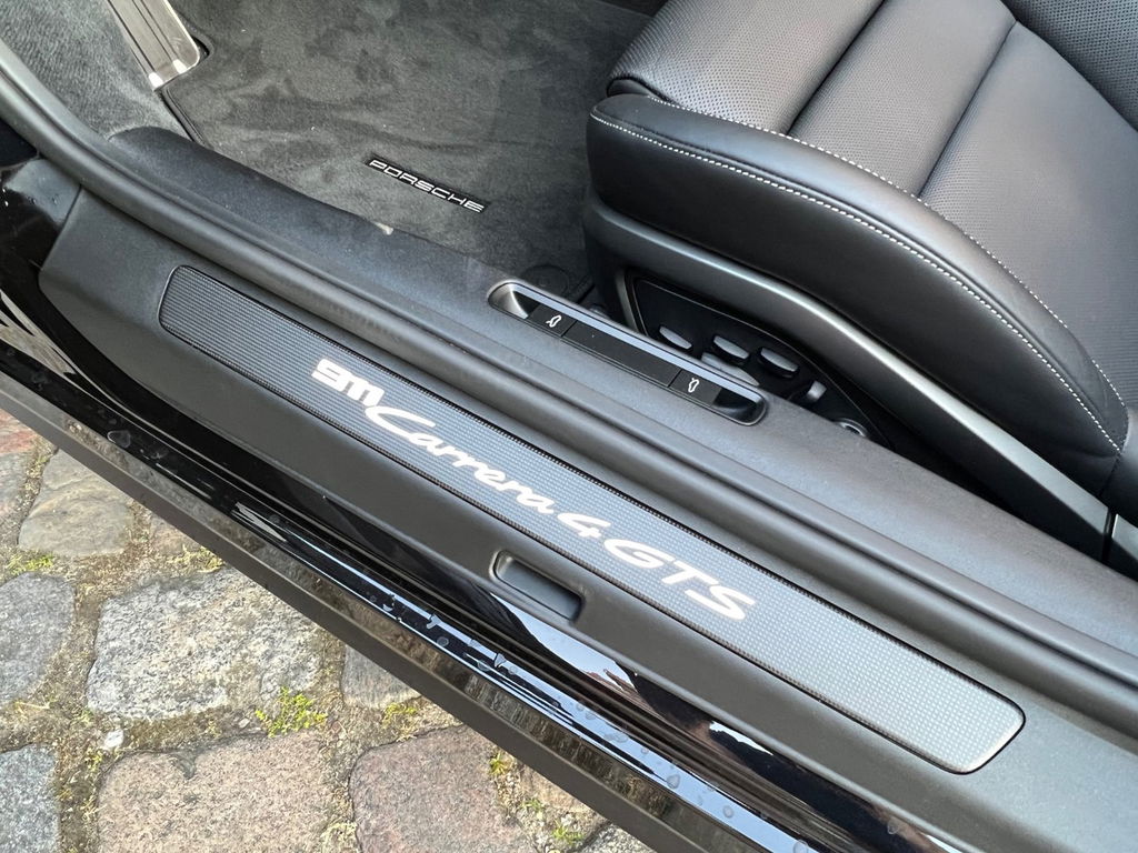 Porsche 992 Carrera 4 GTS