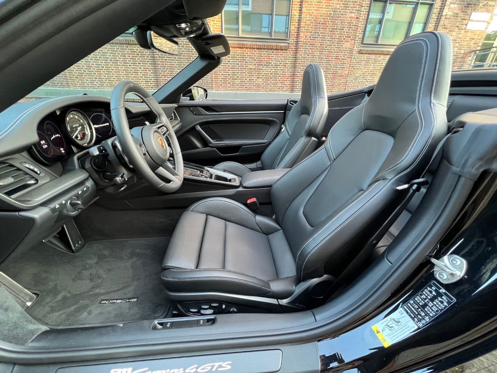 Porsche 992 Carrera 4 GTS