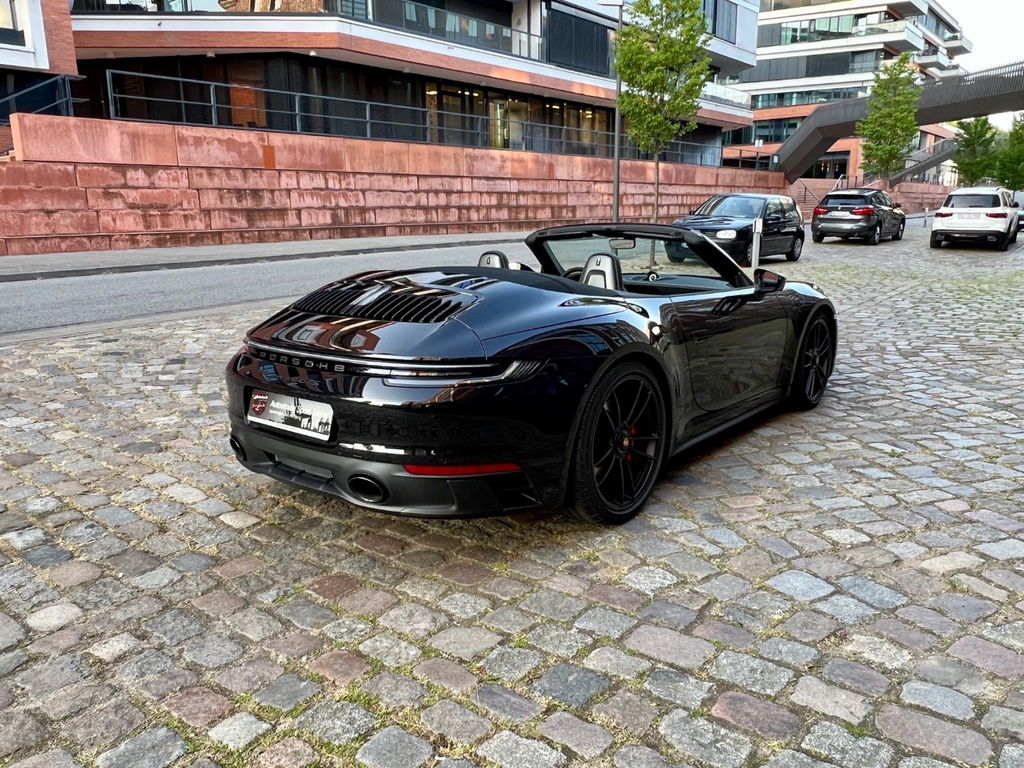 Porsche 992 Carrera 4 GTS