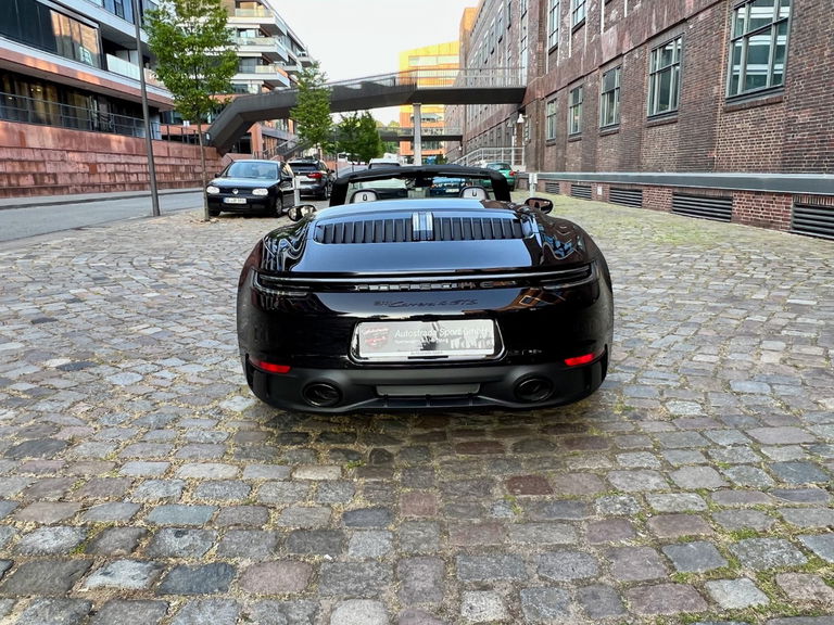 Porsche 992 Carrera 4 GTS