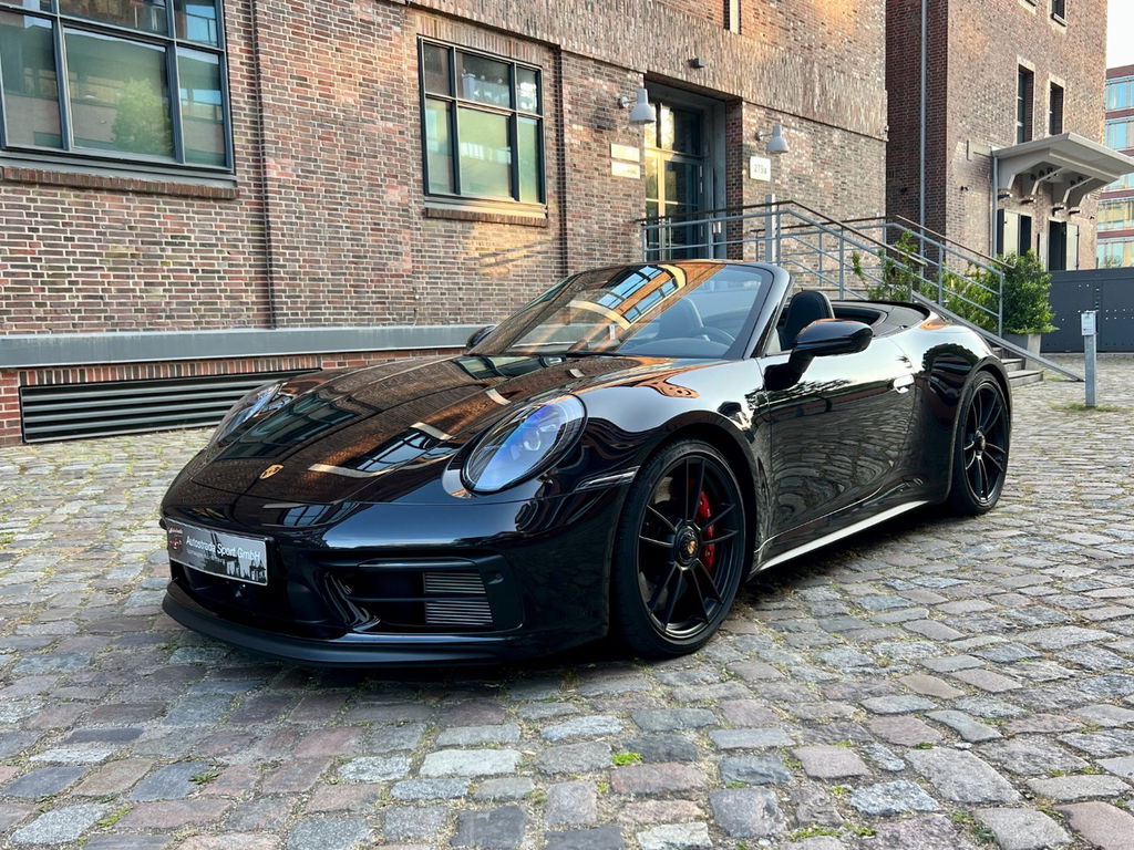 Porsche 992 Carrera 4 GTS