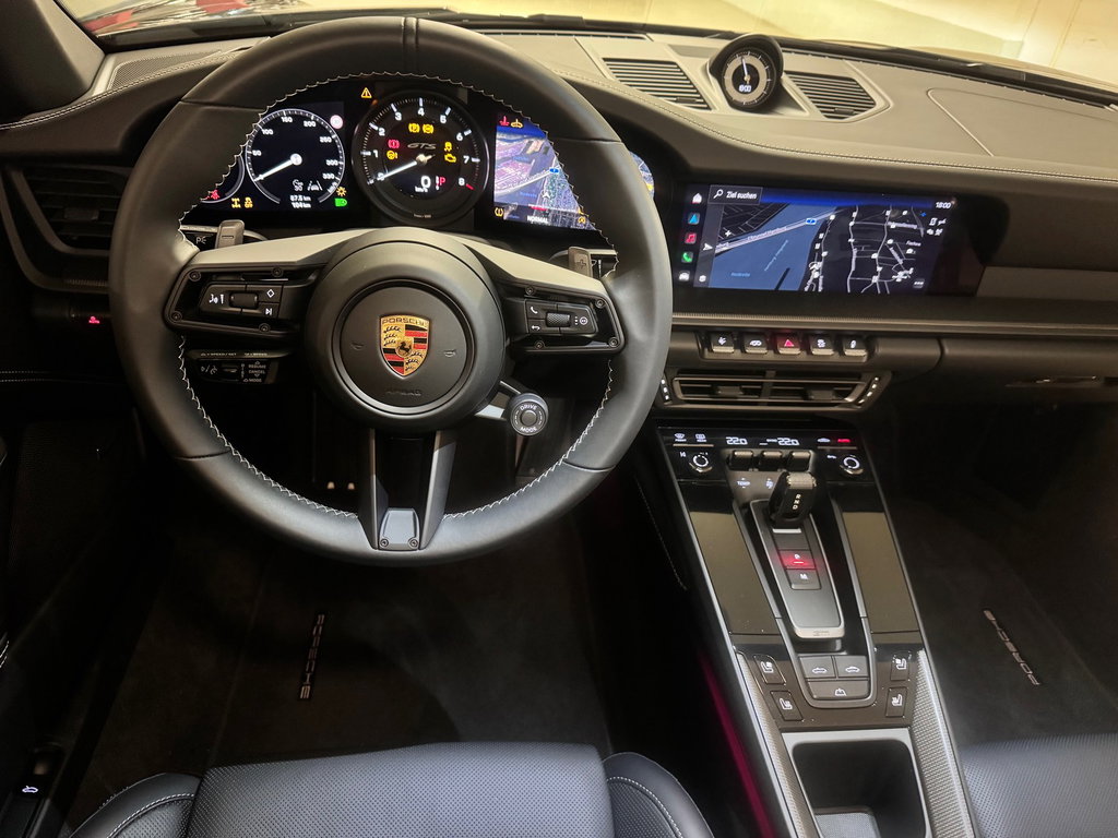 Porsche 992 Carrera 4 GTS