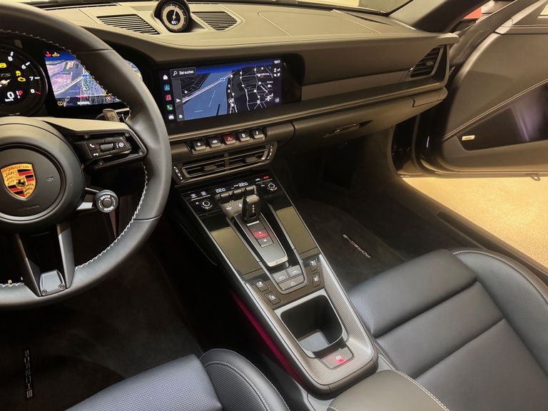 Porsche 992 Carrera 4 GTS