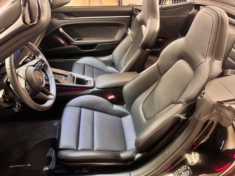 Porsche 992 Carrera 4 GTS