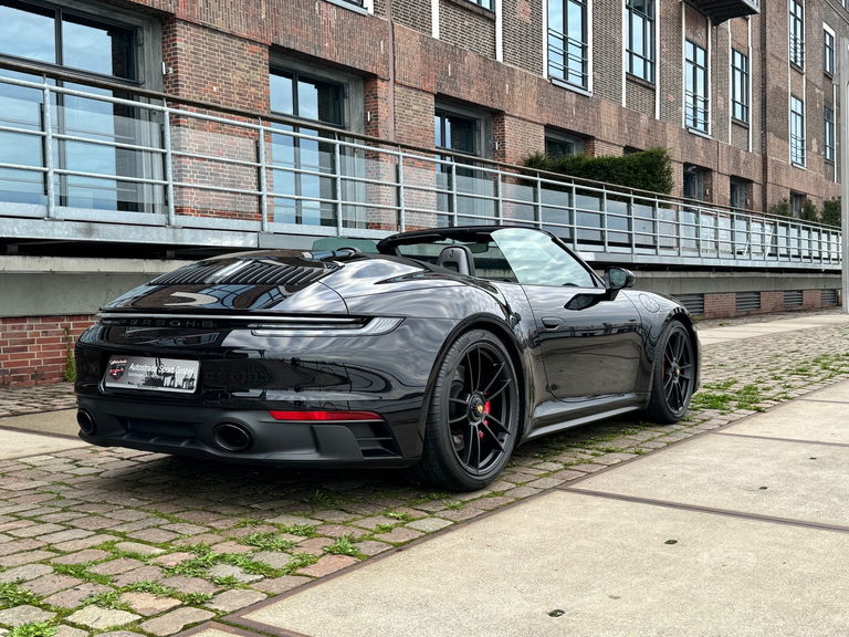 Porsche 992 Carrera 4 GTS