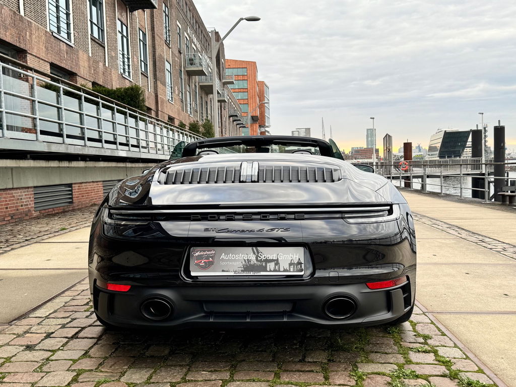 Porsche 992 Carrera 4 GTS