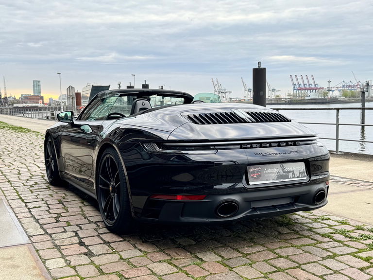 Porsche 992 Carrera 4 GTS
