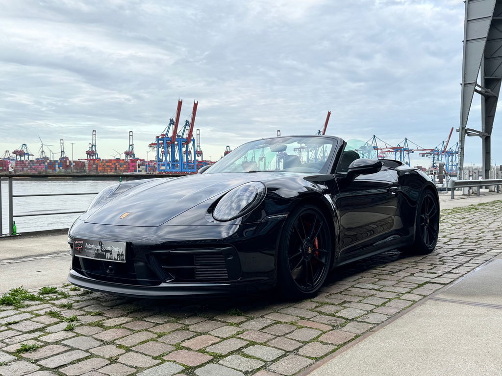 Porsche 992 Carrera 4 GTS