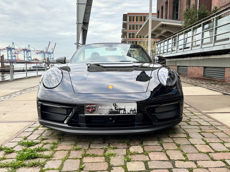 Porsche 992 Carrera 4 GTS
