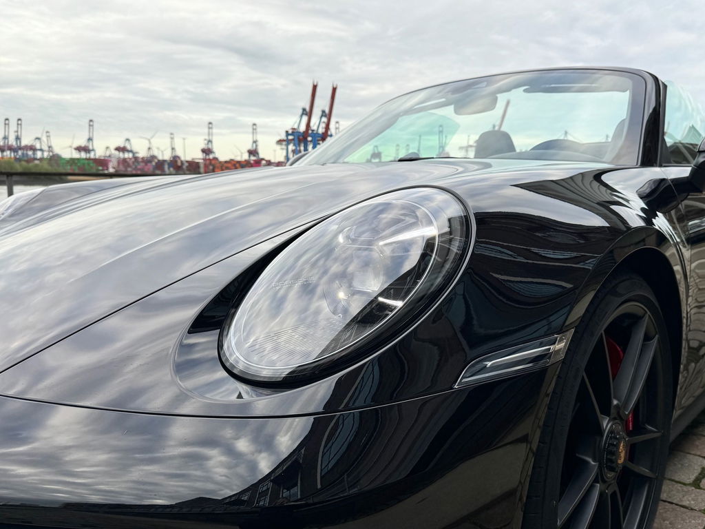 Porsche 992 Carrera 4 GTS