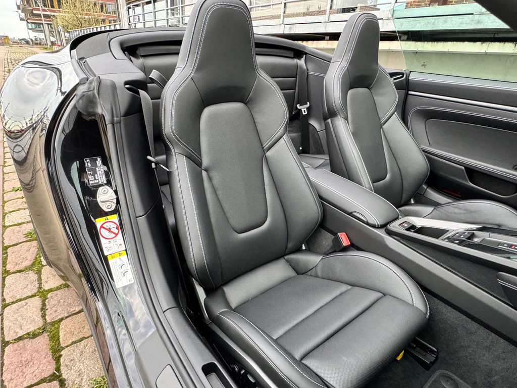 Porsche 992 Carrera 4 GTS