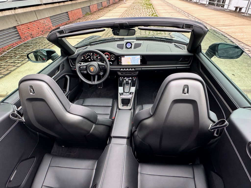 Porsche 992 Carrera 4 GTS