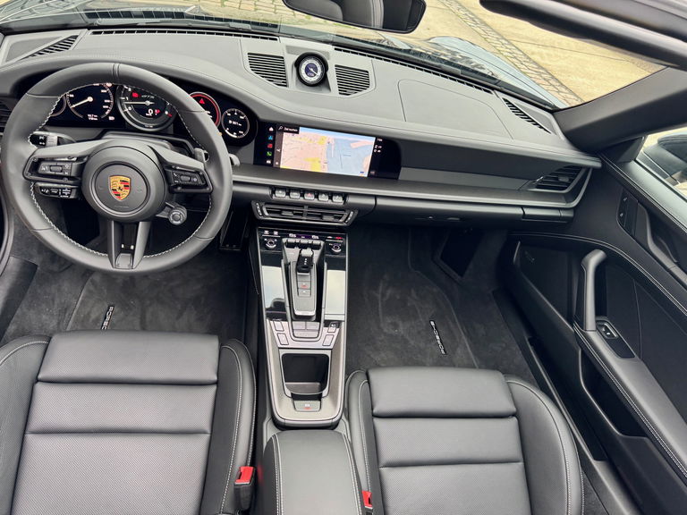 Porsche 992 Carrera 4 GTS