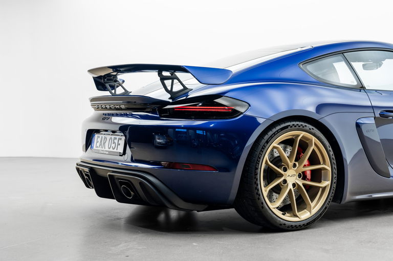 Porsche 718 Cayman GT4