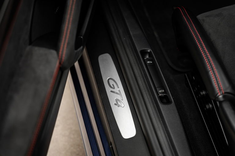 Porsche 718 Cayman GT4