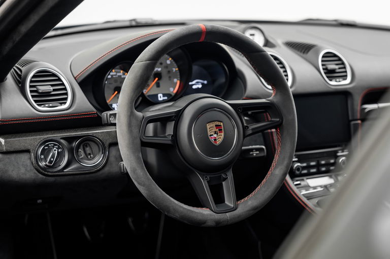 Porsche 718 Cayman GT4