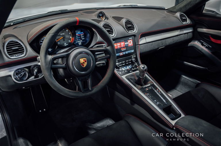 Porsche 718 Cayman GT4