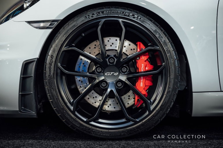 Porsche 718 Cayman GT4