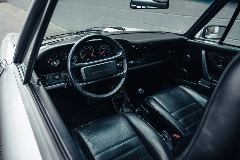 Porsche 911 Carrera 3.2 (US)