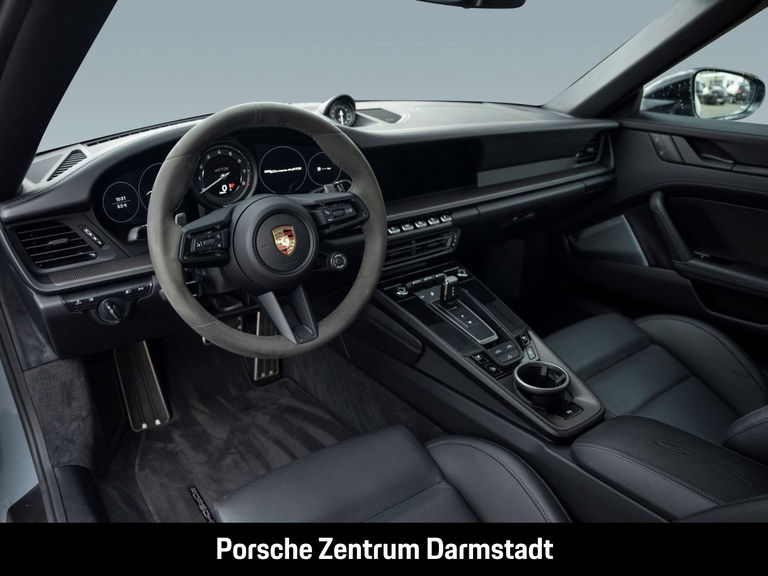 Porsche 992 Carrera 4 GTS
