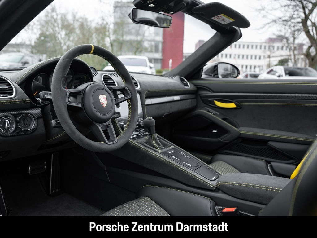 Porsche 718 Spyder RS