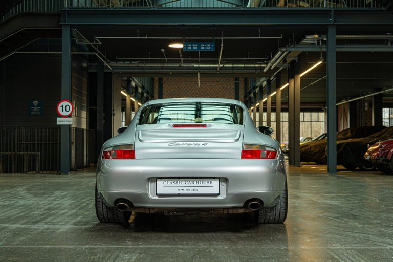 Porsche 996 Carrera 4