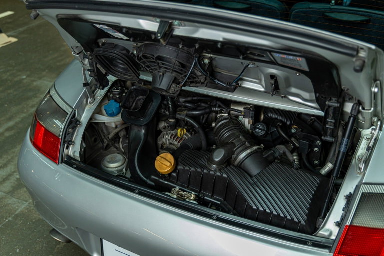 Porsche 996 Carrera 4