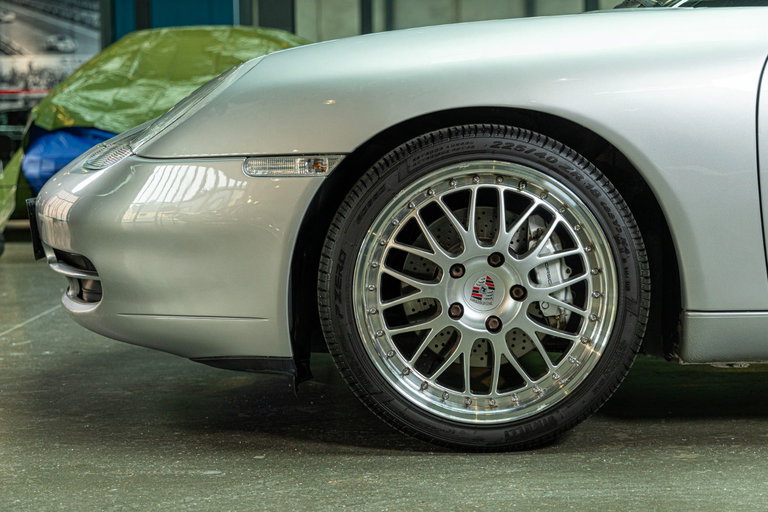 Porsche 996 Carrera 4