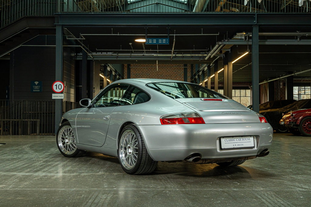Porsche 996 Carrera 4