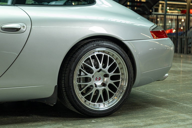 Porsche 996 Carrera 4
