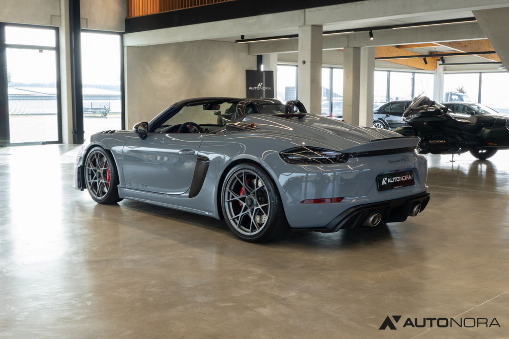 Porsche 718 Spyder RS