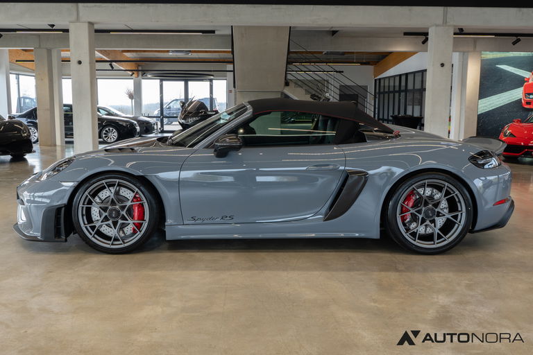 Porsche 718 Spyder RS