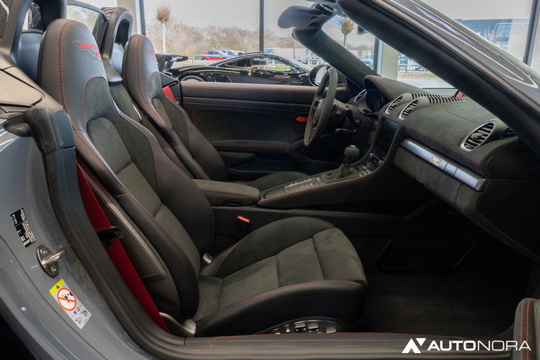 Porsche 718 Spyder RS