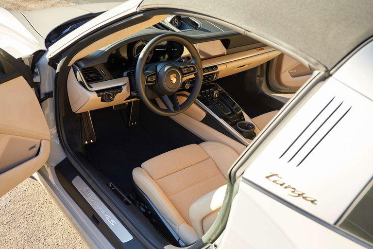 Porsche 992 Heritage Design Edition