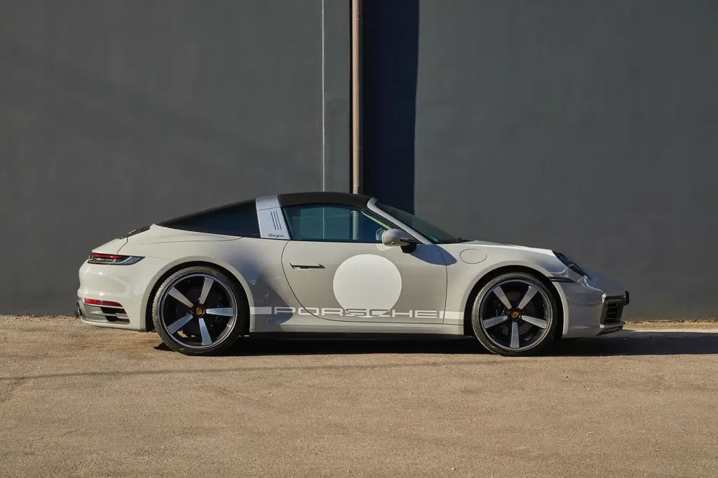 Porsche 992 Heritage Design Edition
